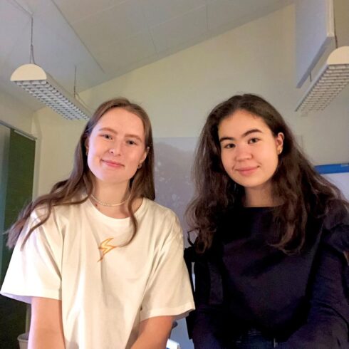 FE Elever Iris och Michelle